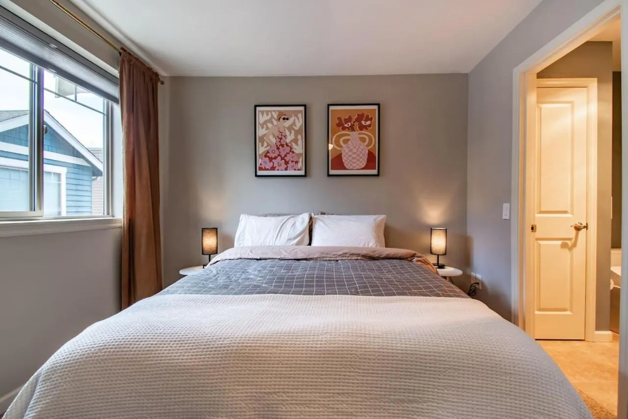 Three Bedroom Townhouse Downtown With Private Backyard Seattle United States