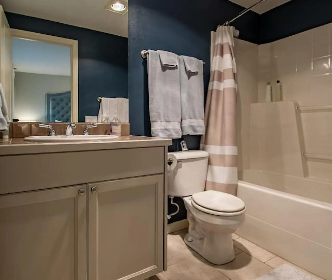 Three Bedroom Townhouse Downtown With Private Backyard Seattle